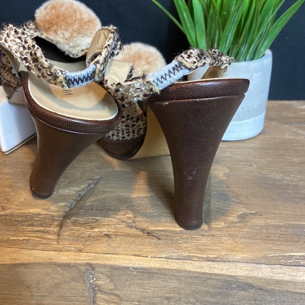 Via Condotti Italian Made Peep Toe Heels with brown fur accent - Picture 9 of 11